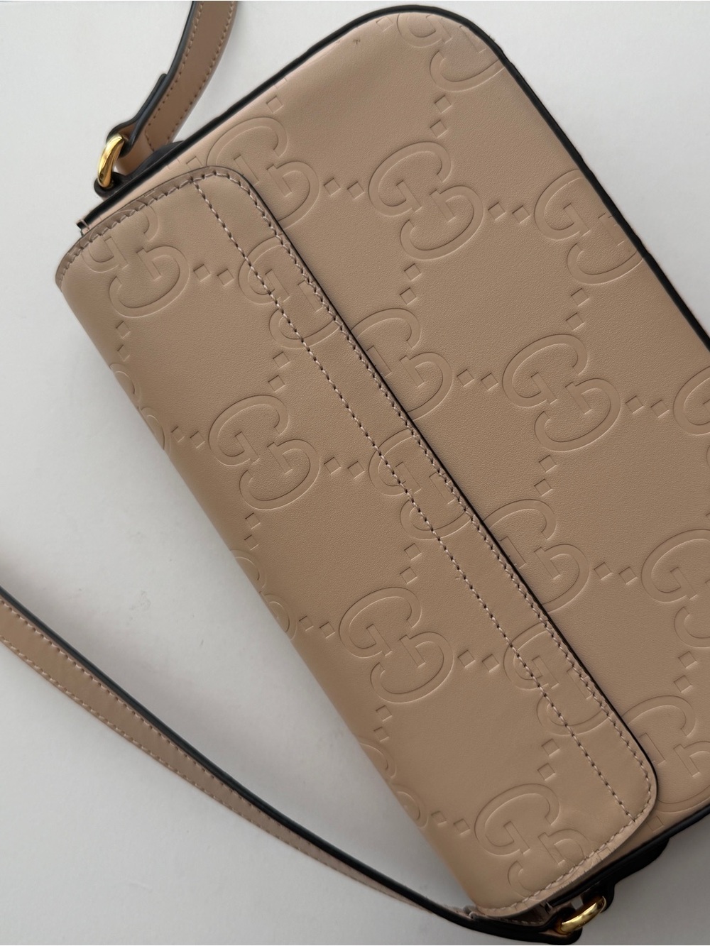 Gucci Beige Embossed GG Leather Crossbody with Gold Hardware - Picture 4 of 6
